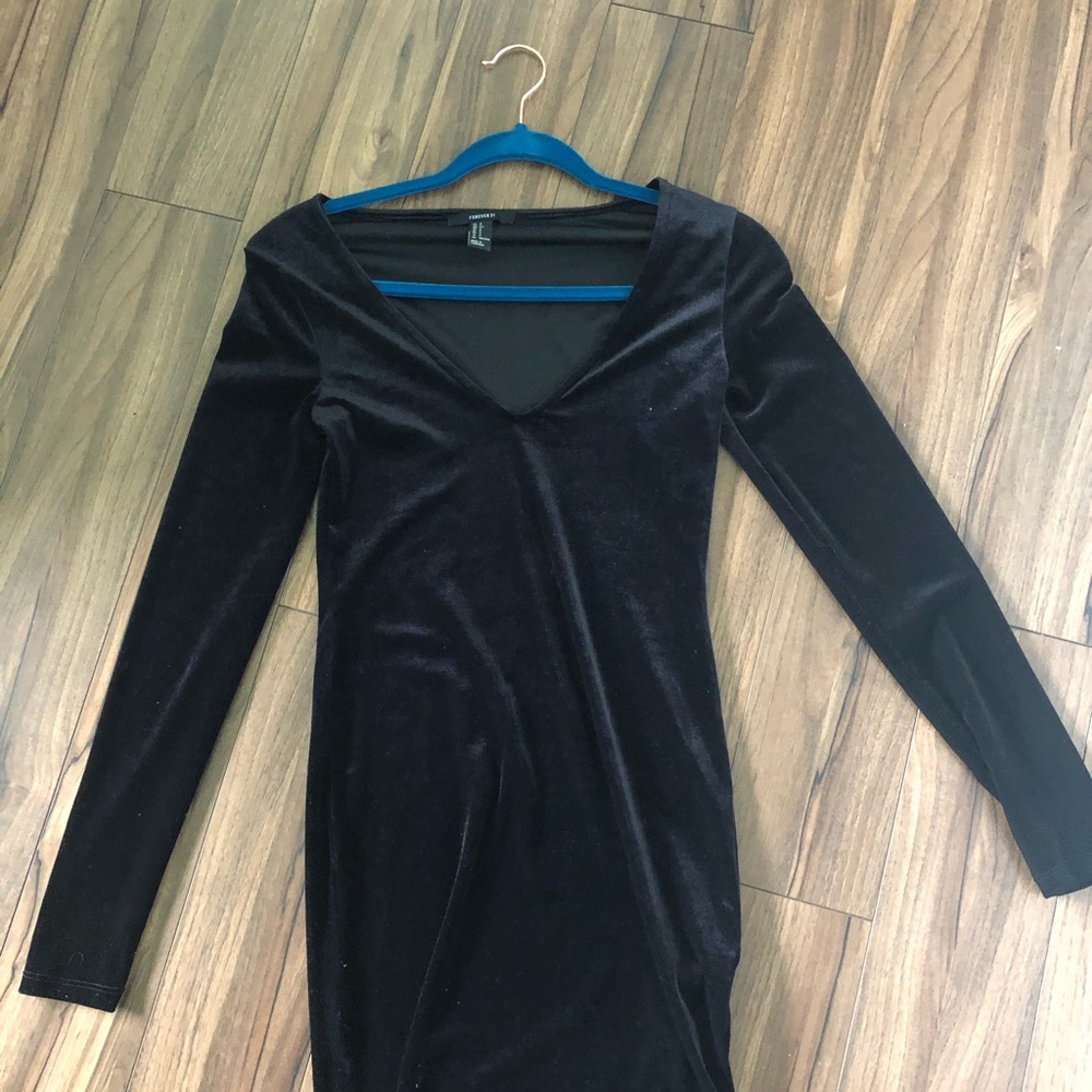 Forever 21 black velvet long sleeve dress